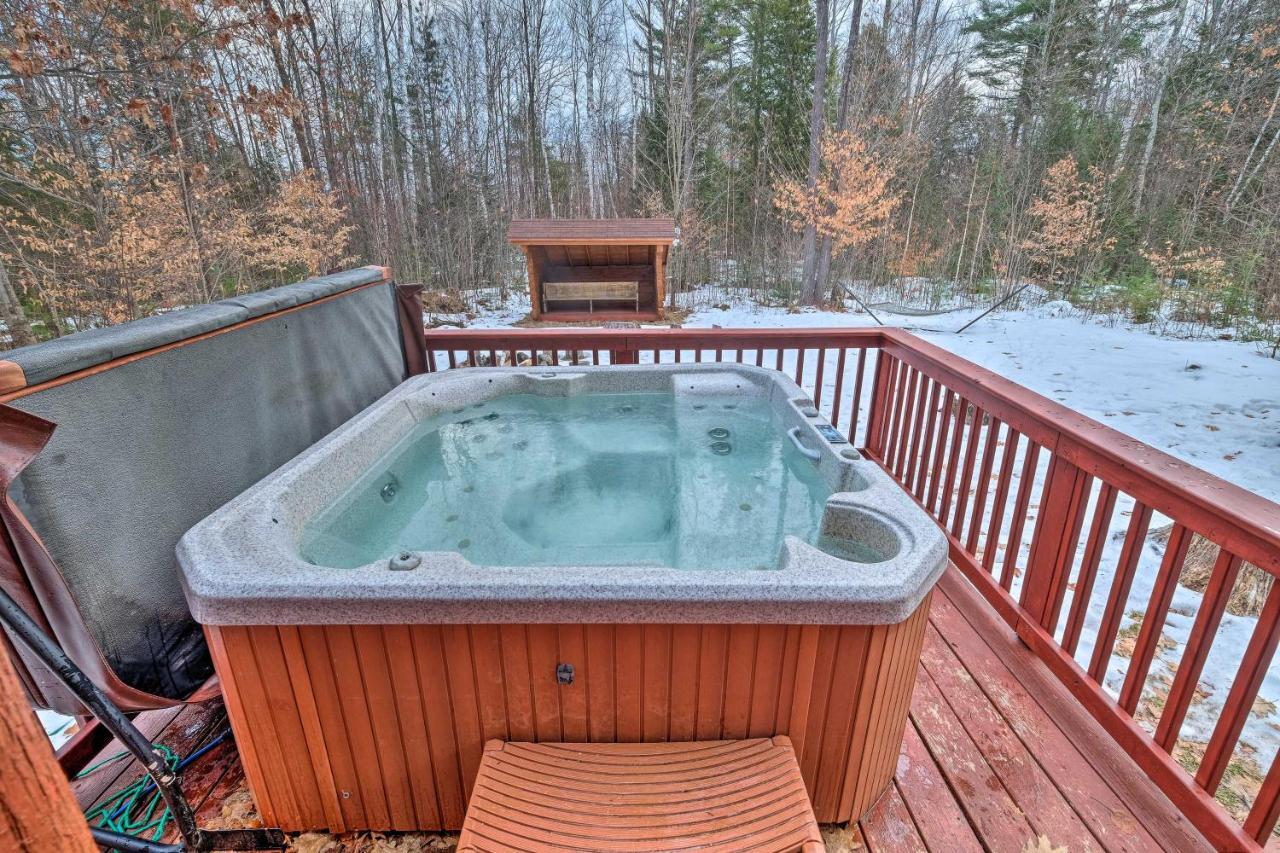 Secluded Johnsburg Retreat With Hot Tub And Fire Pit Villa Kültér fotó