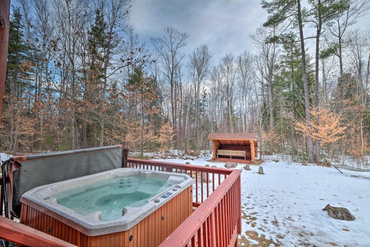 Secluded Johnsburg Retreat With Hot Tub And Fire Pit Villa Kültér fotó