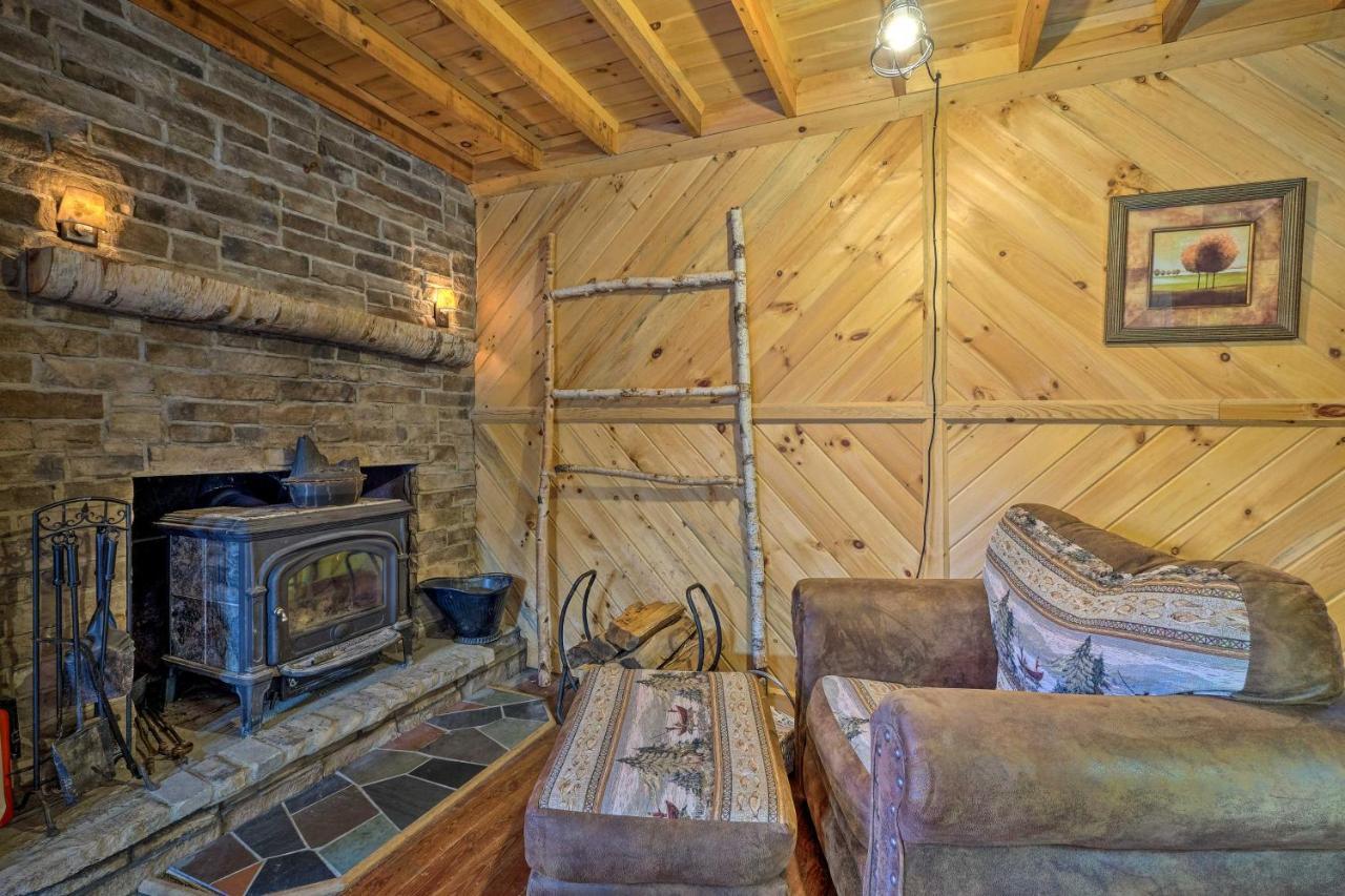 Secluded Johnsburg Retreat With Hot Tub And Fire Pit Villa Kültér fotó