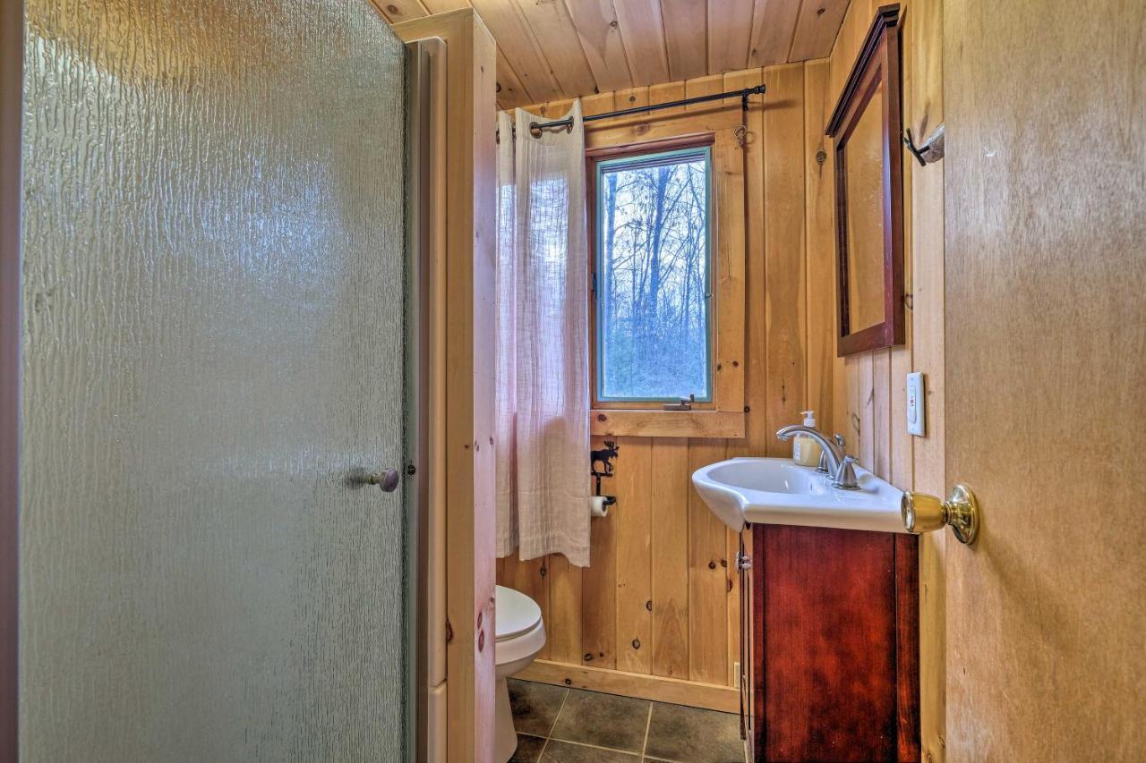 Secluded Johnsburg Retreat With Hot Tub And Fire Pit Villa Kültér fotó