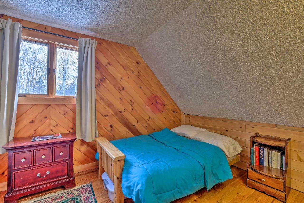 Secluded Johnsburg Retreat With Hot Tub And Fire Pit Villa Kültér fotó