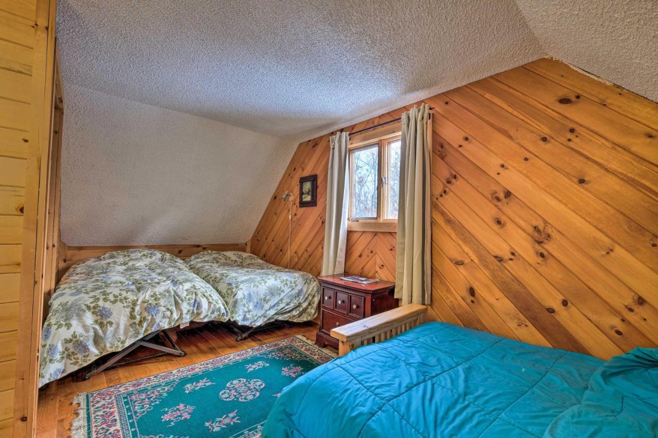 Secluded Johnsburg Retreat With Hot Tub And Fire Pit Villa Kültér fotó