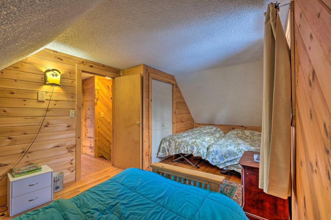 Secluded Johnsburg Retreat With Hot Tub And Fire Pit Villa Kültér fotó