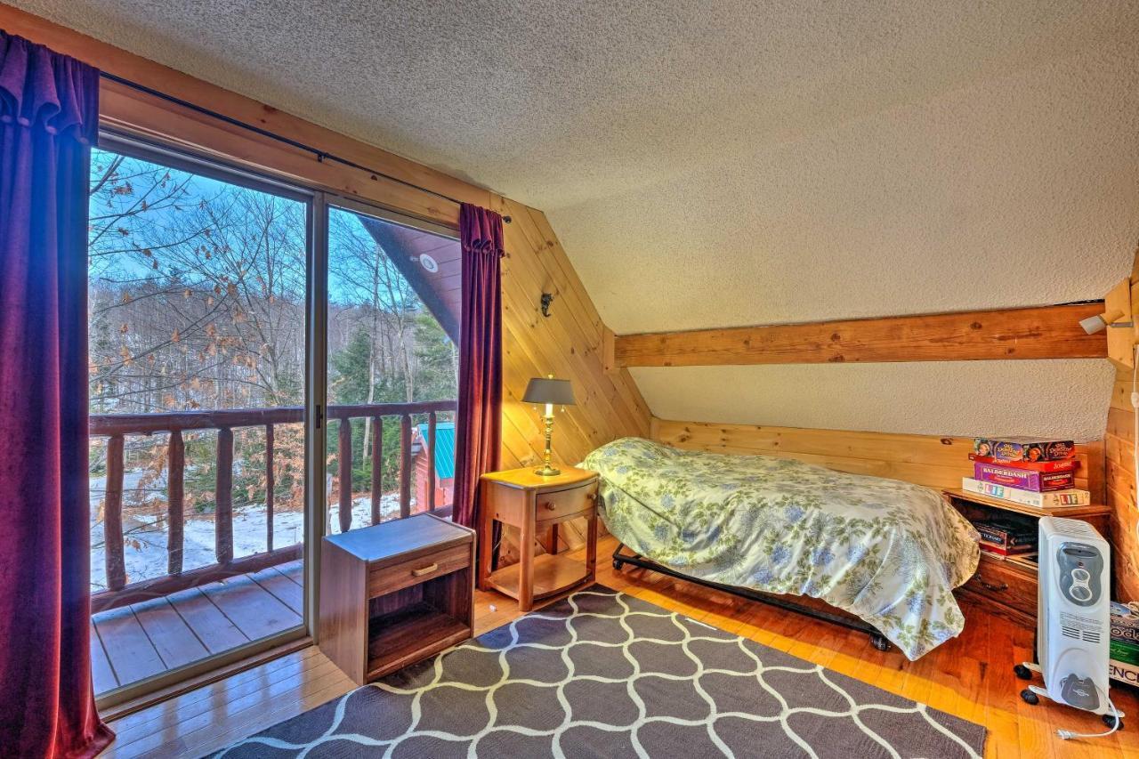 Secluded Johnsburg Retreat With Hot Tub And Fire Pit Villa Kültér fotó